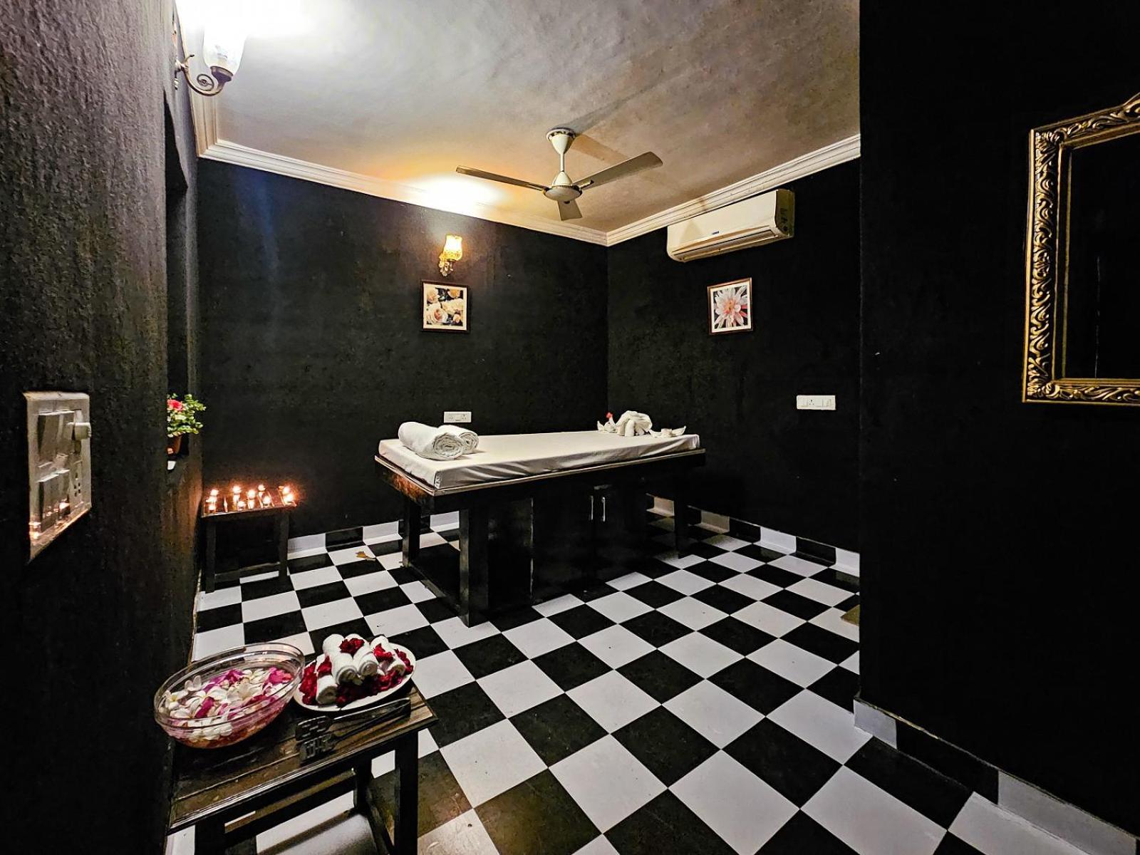 The Amargarh Hotel Udaipur Bagian luar foto
