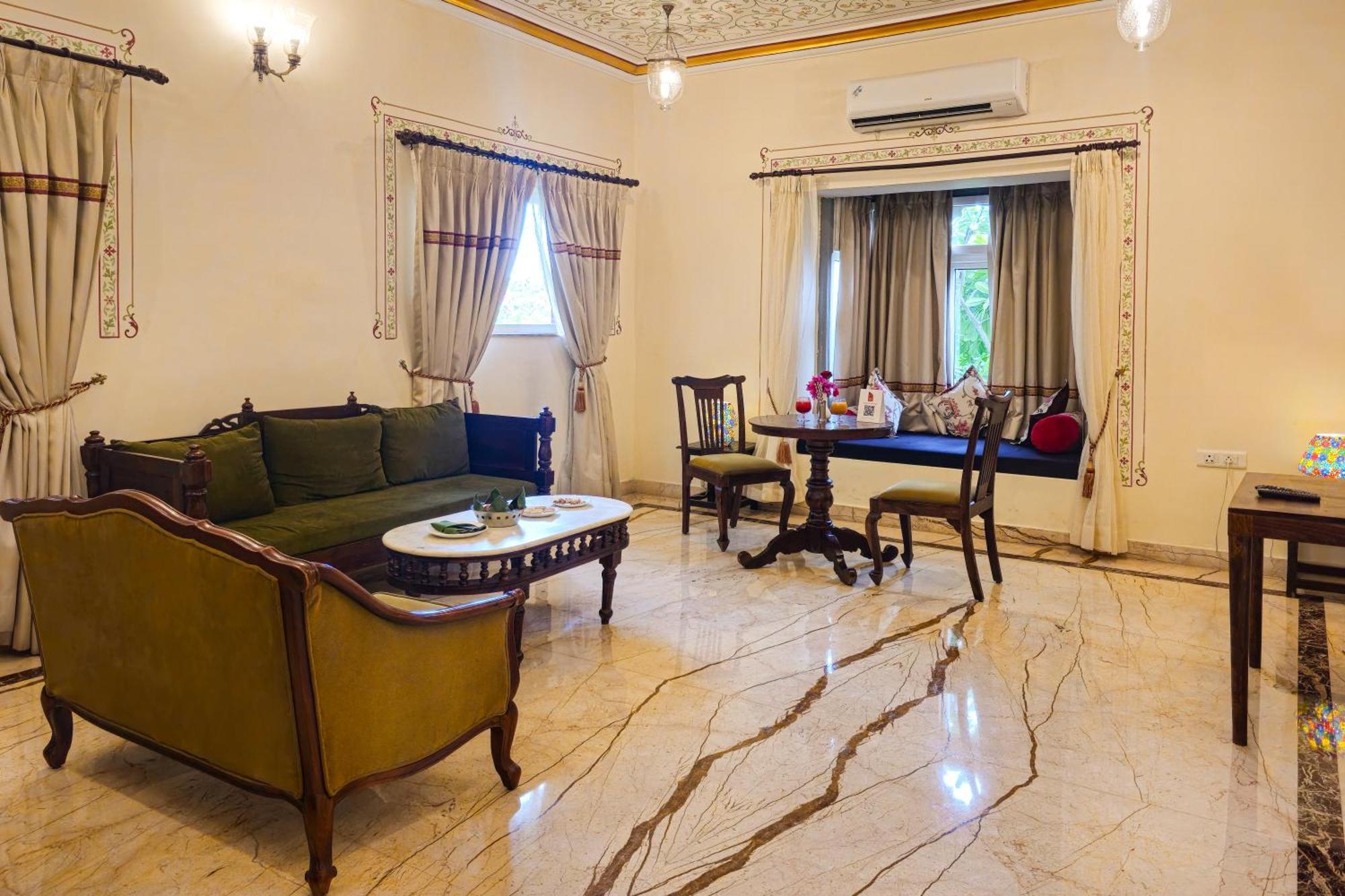 The Amargarh Hotel Udaipur Bagian luar foto