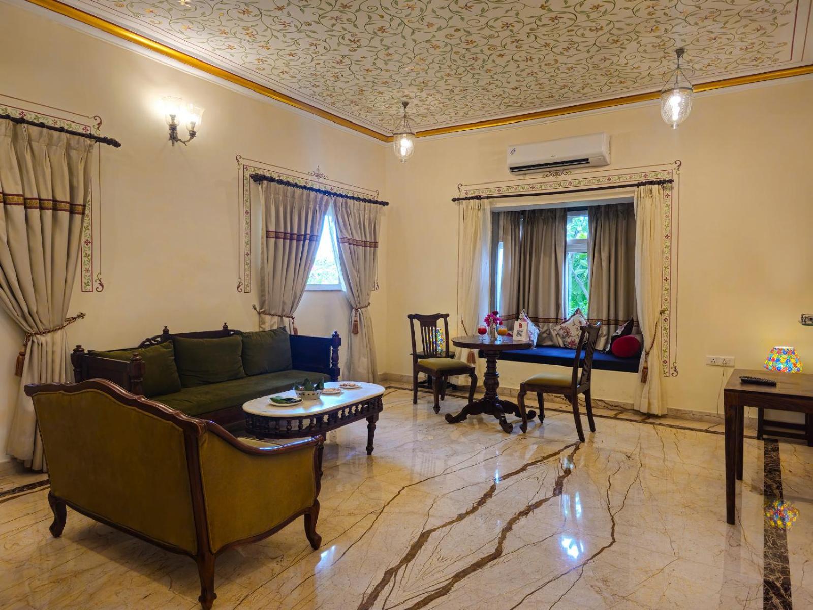 The Amargarh Hotel Udaipur Bagian luar foto
