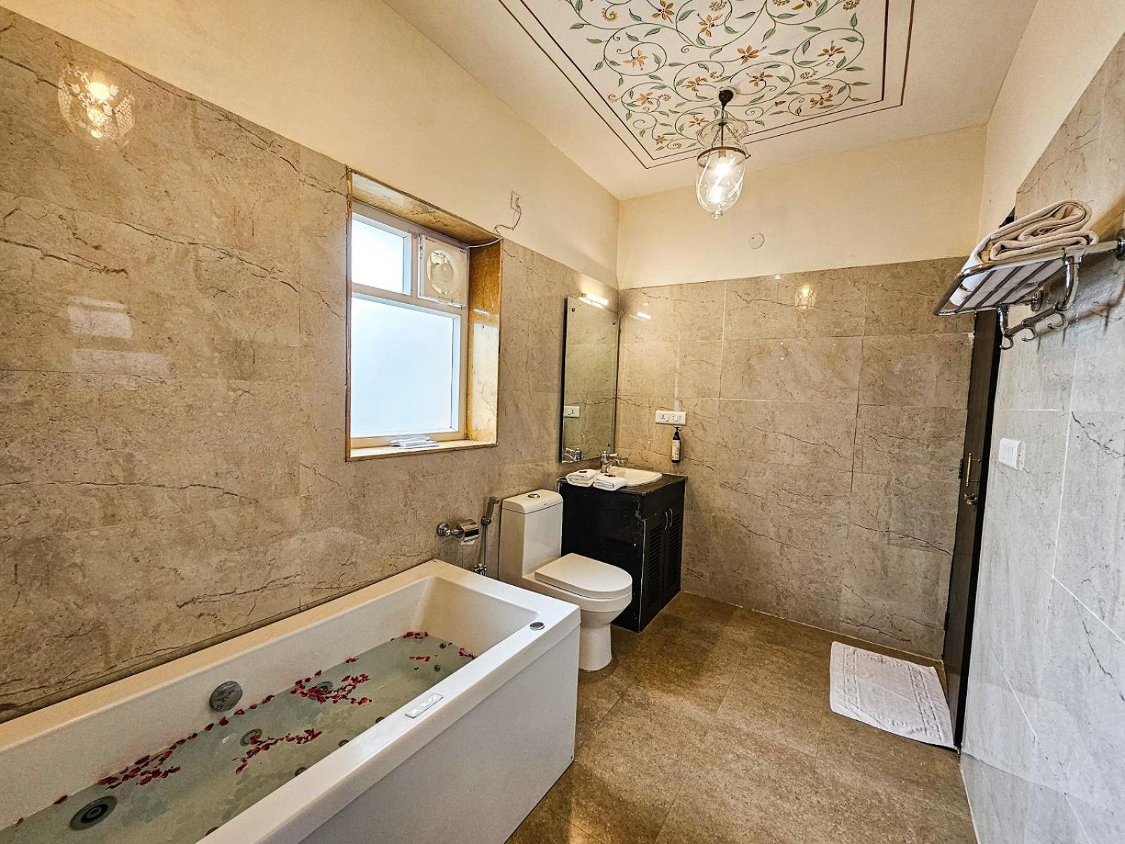 The Amargarh Hotel Udaipur Bagian luar foto