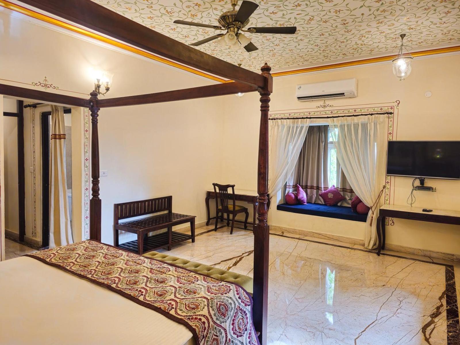 The Amargarh Hotel Udaipur Bagian luar foto