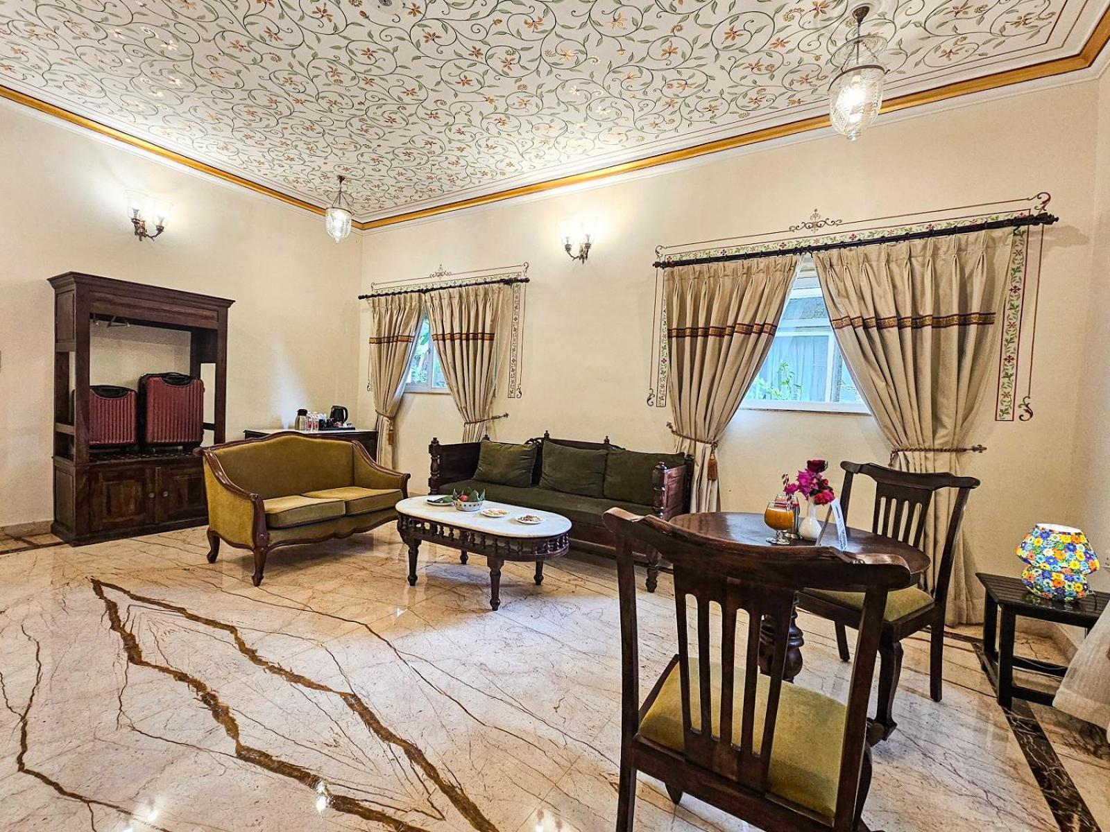The Amargarh Hotel Udaipur Bagian luar foto