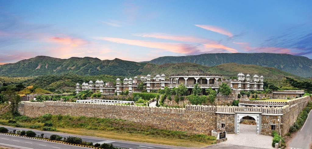The Amargarh Hotel Udaipur Bagian luar foto