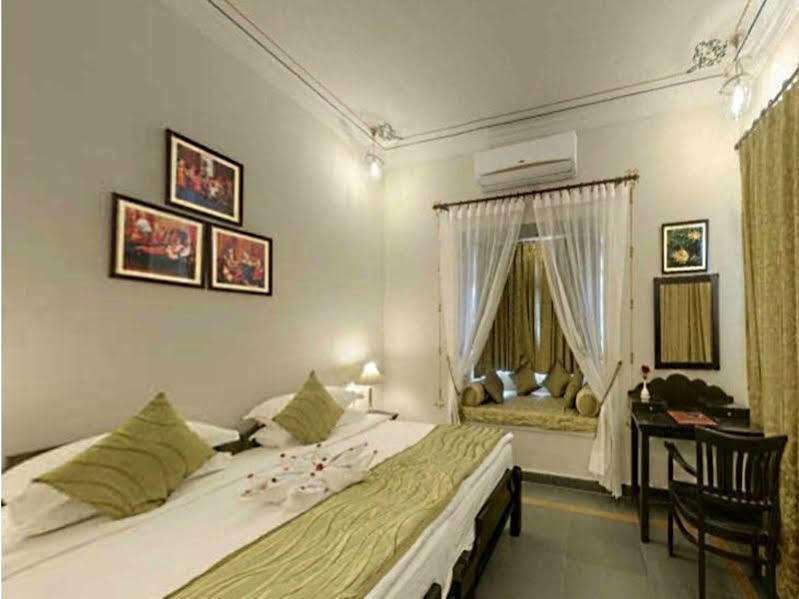The Amargarh Hotel Udaipur Bagian luar foto