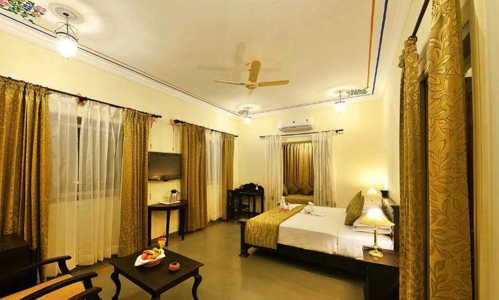 The Amargarh Hotel Udaipur Bagian luar foto