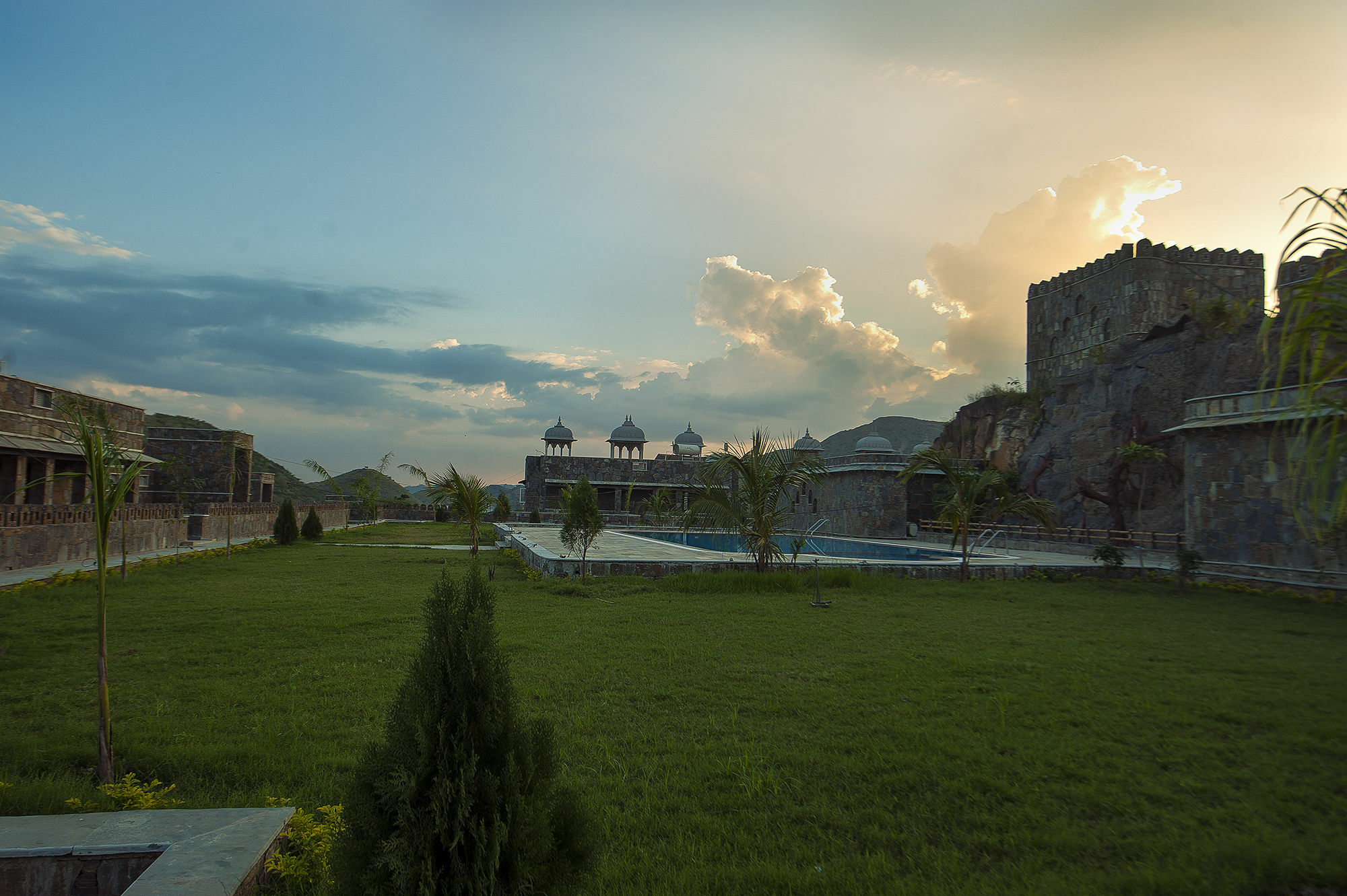 The Amargarh Hotel Udaipur Bagian luar foto